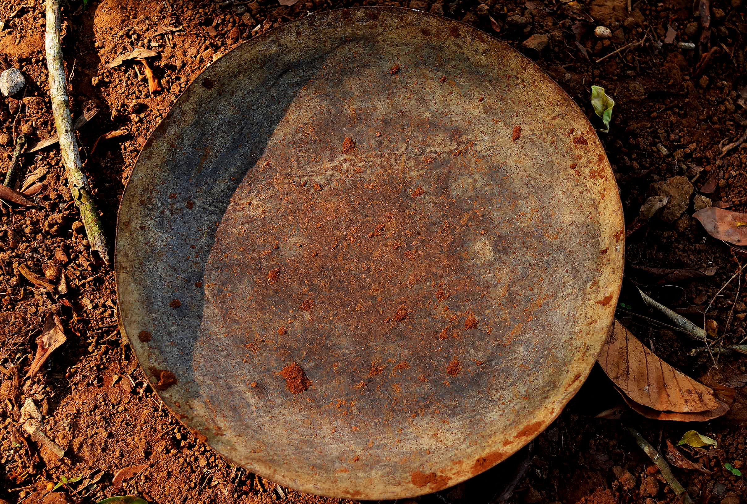 Soil-carrying plate in rural South India